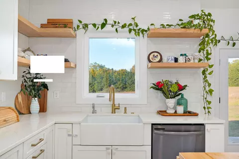 Kitchen - 10205 Webster County Line Rd, Conway, MO 65632 photo 3 of 5