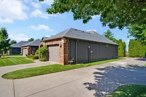 Exterior - 1750 W Bennett St UNIT 10B, Springfield, MO 65807 photo 4 of 6