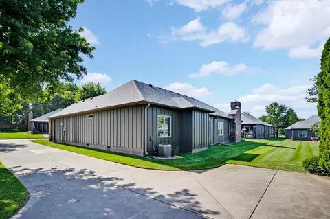Exterior - 1750 W Bennett St UNIT 10B, Springfield, MO 65807 photo 5 of 6