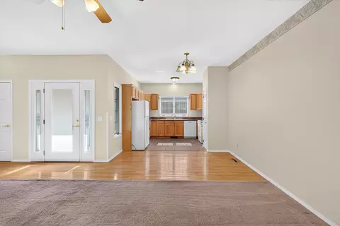 Living - 1750 W Bennett St UNIT 10B, Springfield, MO 65807 photo 3 of 8
