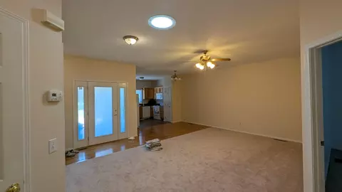 Living - 1750 W Bennett St UNIT 10B, Springfield, MO 65807 photo 7 of 8