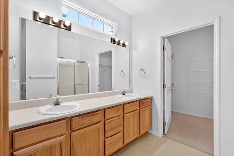 Bath - 1750 W Bennett St UNIT 10B, Springfield, MO 65807 photo 1 of 2
