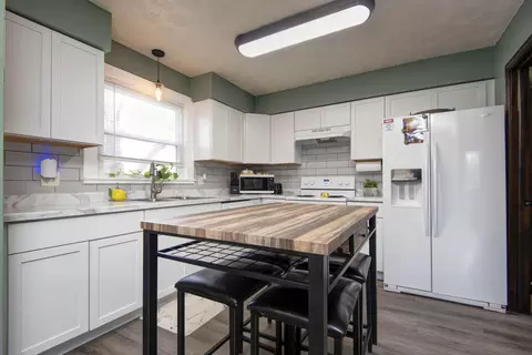 Kitchen - 1014 W Woodland Dr, Republic, MO 65738 photo 2 of 5