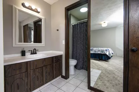 Bath - 1014 W Woodland Dr, Republic, MO 65738 photo 1 of 2