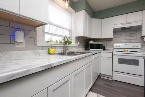 Kitchen - 1014 W Woodland Dr, Republic, MO 65738 photo 5 of 5
