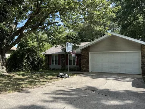 1014 W Woodland Dr, Republic, MO 65738