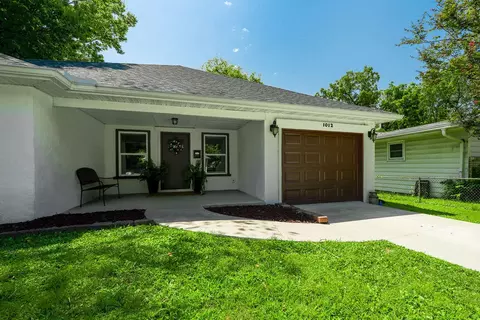 Exterior - 1012 E Lynn St, Springfield, MO 65802 photo 2 of 5