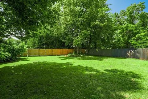Exterior - 1012 E Lynn St, Springfield, MO 65802 photo 4 of 5