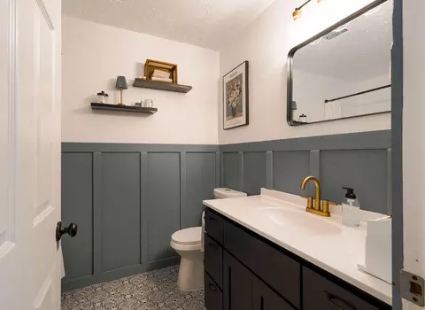 Bath - 1012 E Lynn St, Springfield, MO 65802 photo 1 of 2