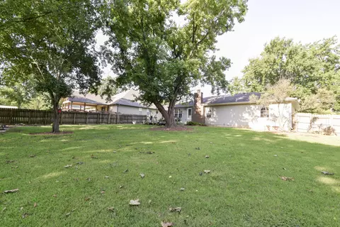 Exterior - 3602 S Linden Ave, Springfield, MO 65804 photo 4 of 9