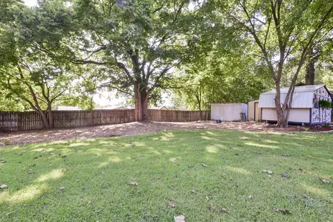 Exterior - 3602 S Linden Ave, Springfield, MO 65804 photo 5 of 9