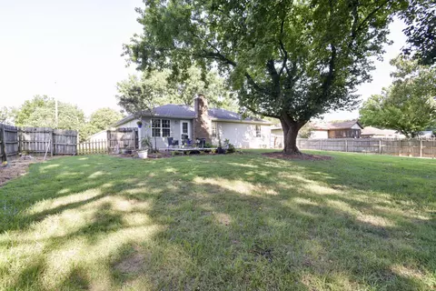 Exterior - 3602 S Linden Ave, Springfield, MO 65804 photo 6 of 9