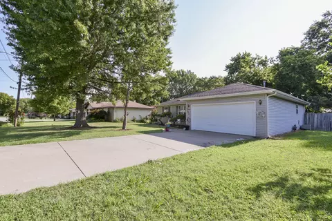Exterior - 3602 S Linden Ave, Springfield, MO 65804 photo 7 of 9