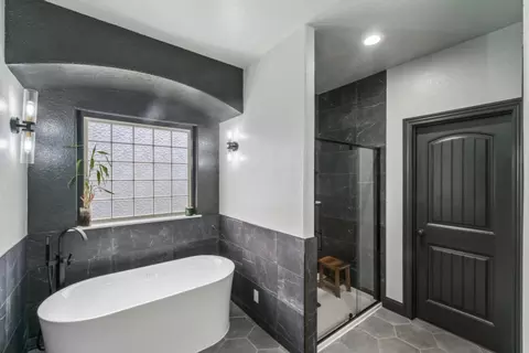 Bath - 653 Greer Ave, Nixa, MO 65714 photo 2 of 5