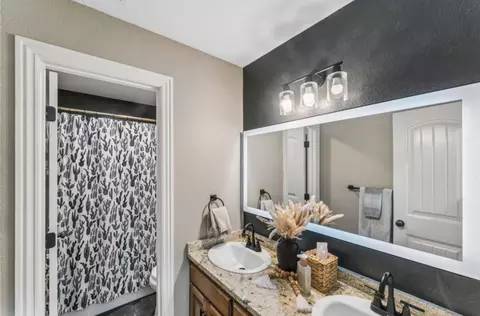 Bath - 653 Greer Ave, Nixa, MO 65714 photo 5 of 5