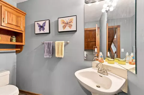 Bath - 5151 S Aleshire Ct, Springfield, MO 65804 photo 6 of 8