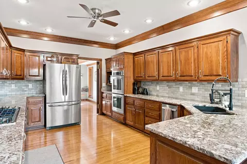 Kitchen - 5151 S Aleshire Ct, Springfield, MO 65804 photo 2 of 6