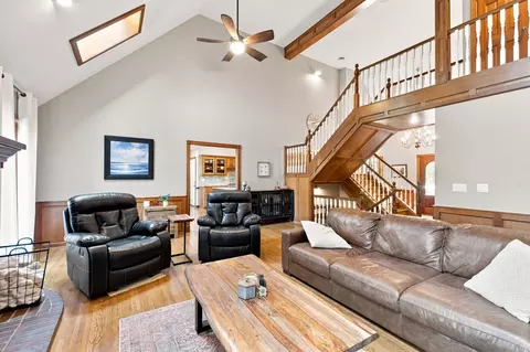 Living - 5151 S Aleshire Ct, Springfield, MO 65804 photo 2 of 5