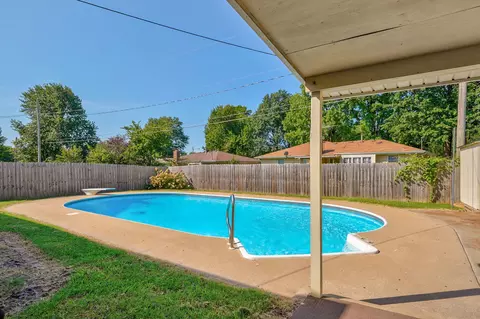 Exterior - 3515 S Kings Ave, Springfield, MO 65807 photo 4 of 11