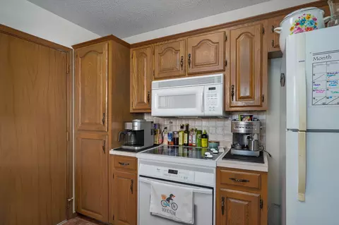 Kitchen - 3515 S Kings Ave, Springfield, MO 65807 photo 3 of 4