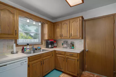 Kitchen - 3515 S Kings Ave, Springfield, MO 65807 photo 2 of 4