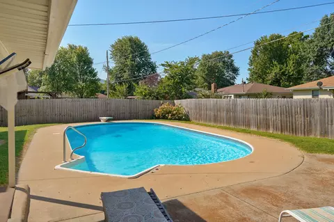 Exterior - 3515 S Kings Ave, Springfield, MO 65807 photo 6 of 11