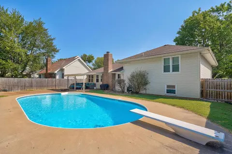 Exterior - 3515 S Kings Ave, Springfield, MO 65807 photo 9 of 11