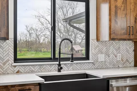 Kitchen - 493 Spring Creek Rd, Clever, MO 65631 photo 6 of 7