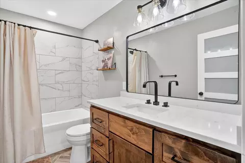 Bath - 493 Spring Creek Rd, Clever, MO 65631 photo 3 of 6