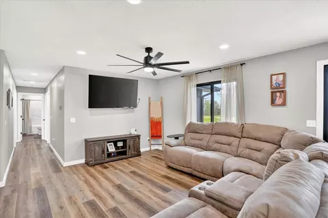 Entry Way - 493 Spring Creek Rd, Clever, MO 65631 photo 3 of 8