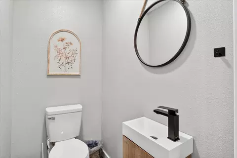Bath - 493 Spring Creek Rd, Clever, MO 65631 photo 4 of 6