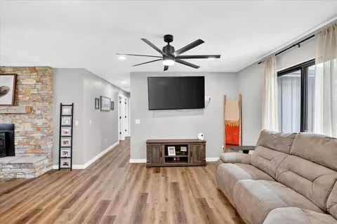 Entry Way - 493 Spring Creek Rd, Clever, MO 65631 photo 4 of 8