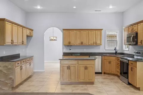 Kitchen - 391 Southview Dr, Branson, MO 65616 photo 2 of 3