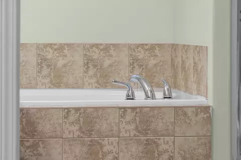 Bath - 391 Southview Dr, Branson, MO 65616 photo 3 of 5