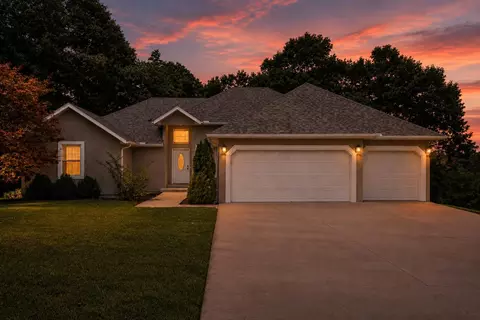 Exterior - 391 Southview Dr, Branson, MO 65616 photo 2 of 7