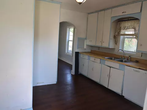 Entry Way - 1020 N West Ave, Springfield, MO 65802 photo 1 of 2