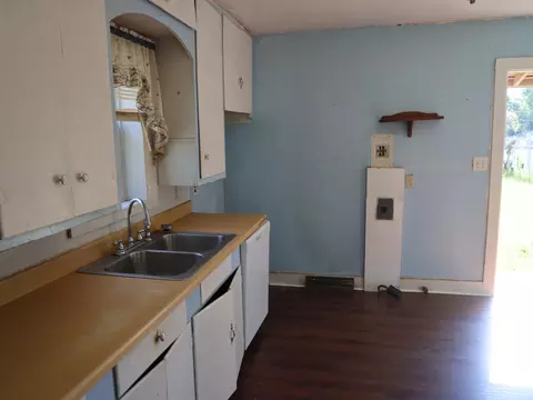 Kitchen - 1020 N West Ave, Springfield, MO 65802 photo 3 of 4