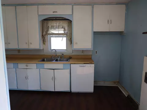 Kitchen - 1020 N West Ave, Springfield, MO 65802 photo 2 of 4