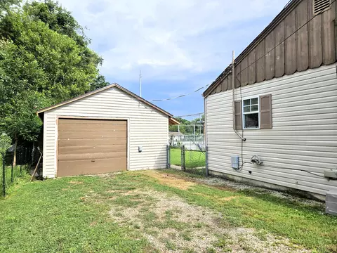 Exterior - 1020 N West Ave, Springfield, MO 65802 photo 3 of 8