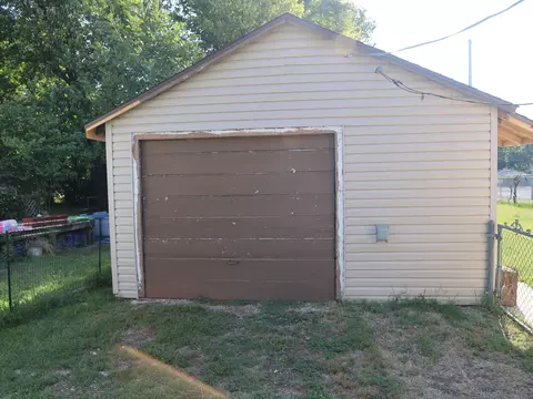 Exterior - 1020 N West Ave, Springfield, MO 65802 photo 6 of 8