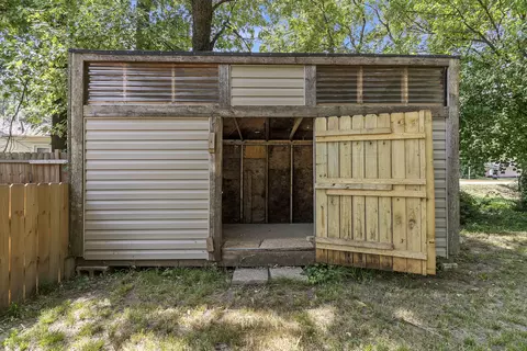 Exterior - 1525 W Webster St, Springfield, MO 65802 photo 8 of 9