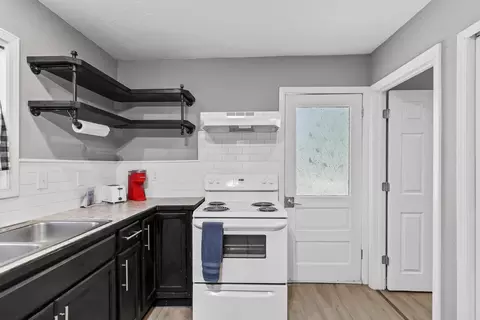 Kitchen - 1525 W Webster St, Springfield, MO 65802 photo 3 of 5