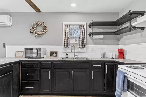 Kitchen - 1525 W Webster St, Springfield, MO 65802 photo 4 of 5