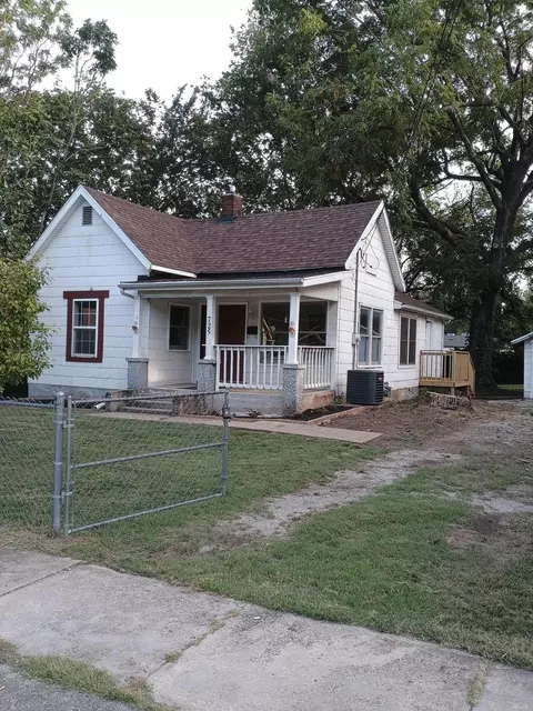 Exterior - 725 W Chicago St, Springfield, MO 65803 photo 1 of 2