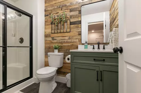 Bath - 648 E Lakewood Pl, Springfield, MO 65810 photo 5 of 5
