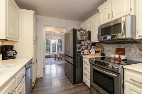Kitchen - 648 E Lakewood Pl, Springfield, MO 65810 photo 1 of 4