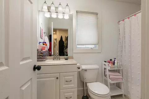 Bath - 648 E Lakewood Pl, Springfield, MO 65810 photo 4 of 5
