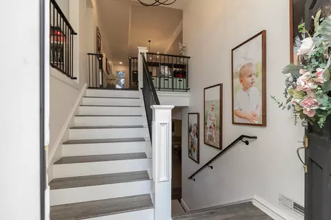 Entry Way - 648 E Lakewood Pl, Springfield, MO 65810 photo 2 of 6