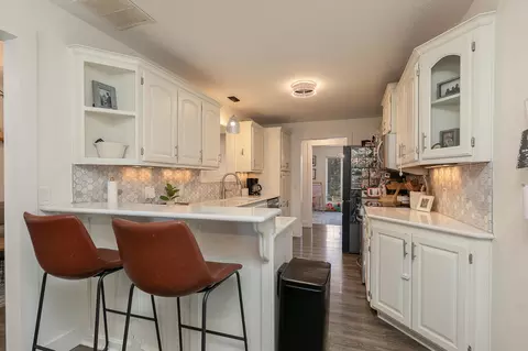 Kitchen - 648 E Lakewood Pl, Springfield, MO 65810 photo 4 of 4