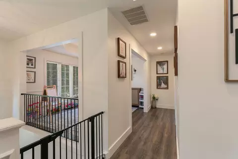Entry Way - 648 E Lakewood Pl, Springfield, MO 65810 photo 3 of 6